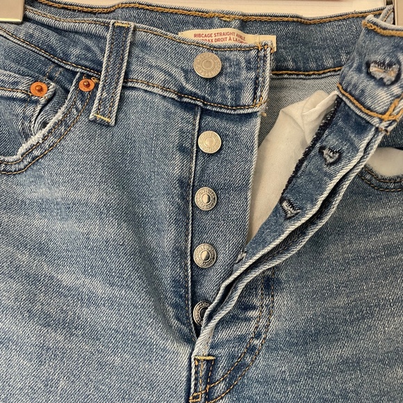 Women's Levi's "Ribcage" Straight Ankle Jeans - Picture 3 of 5